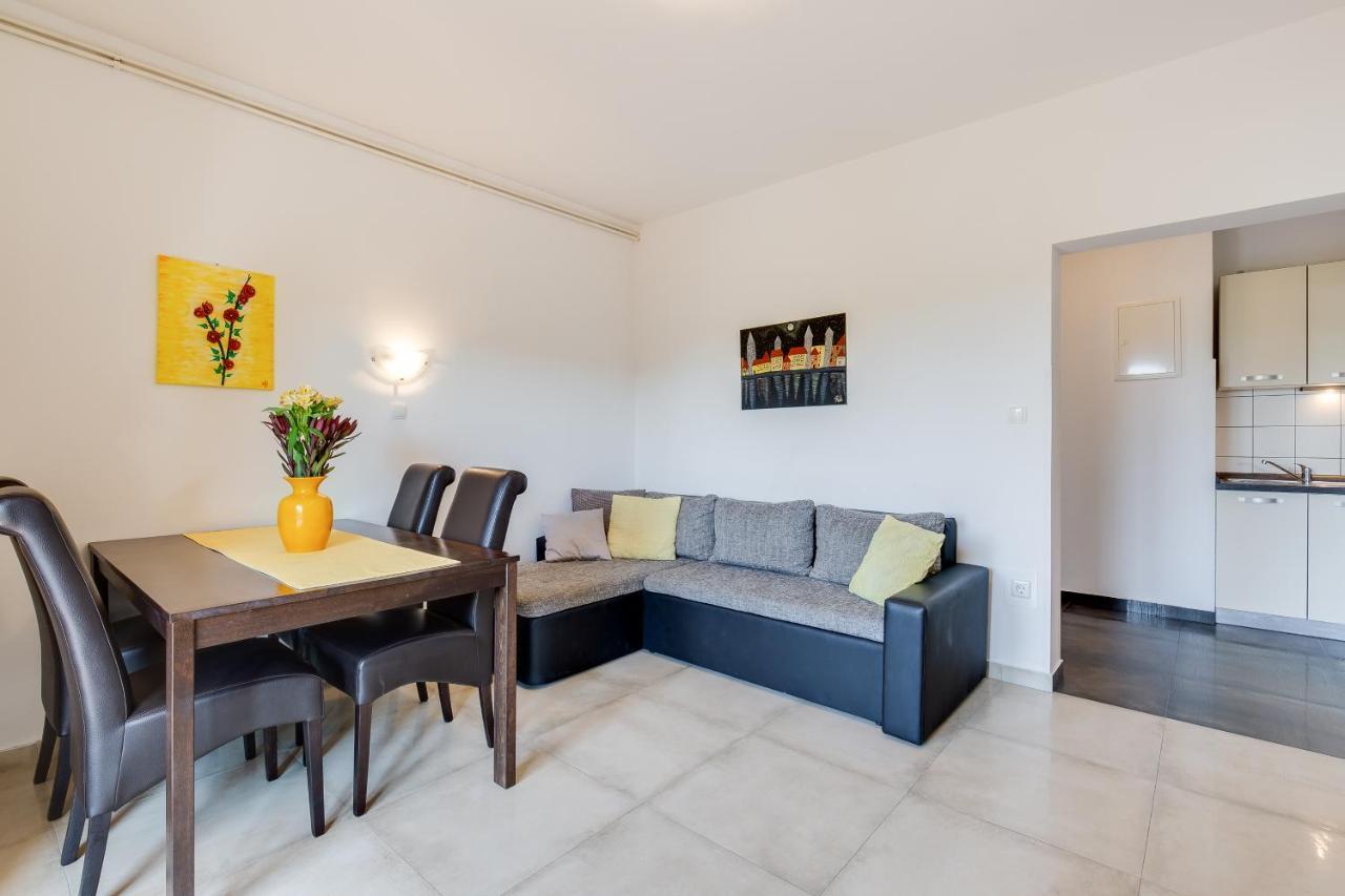 Juric Apartments-Rab Palit Exterior photo
